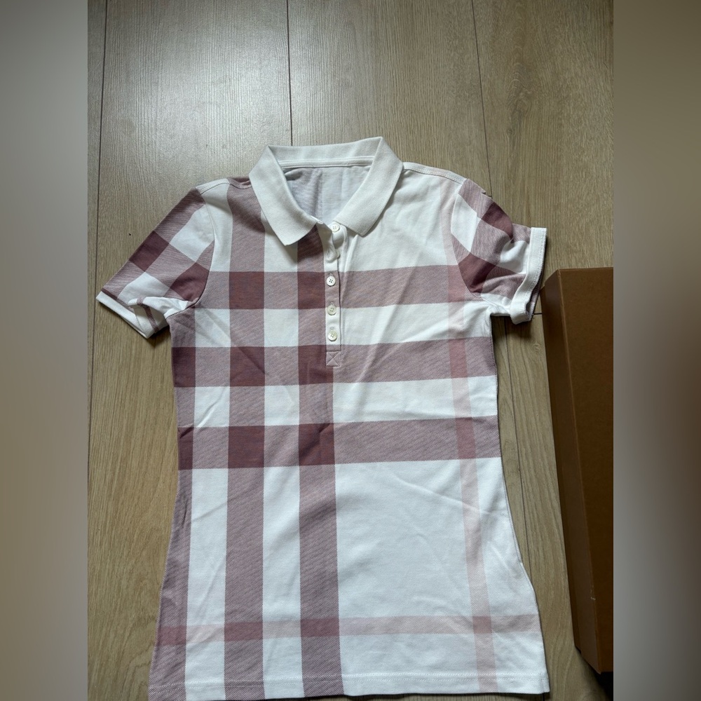 🔴BURBERRY⚪️🔥100% Authentic Burberry White and Pink Garment with Button🔥 - Picture 2 of 9